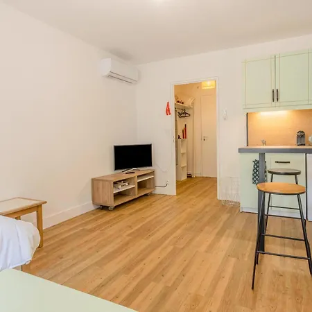 Studio Dans Le Golf De Valescure Apartment